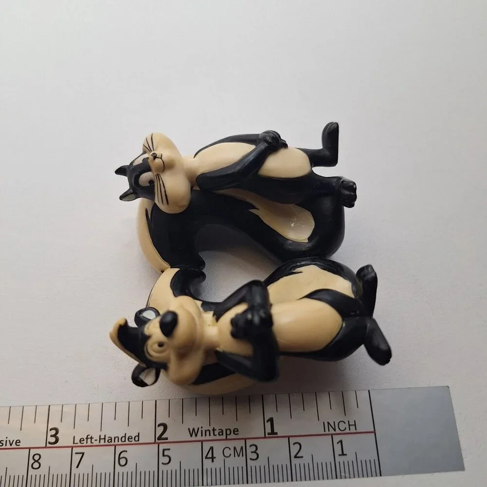 Pepé Le Pew & Penelope Figure Heart-Shaped Romantic  1985 - Picture 14 of 15